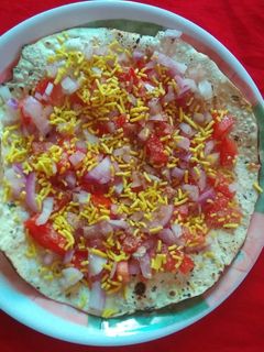 મસાલા પાપડ(masala papad in Gujarati) રેસીપી મુખ્ય ફોટો