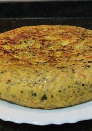 Una foto de Tortilla San Gregory 🥚🥔🥕🧅... sin gluten😉