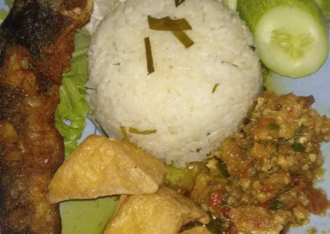 Nasi daun jeruk simple sederhana