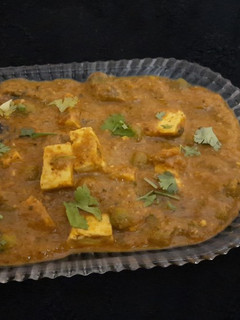A picture of Matar Paneer Masala.