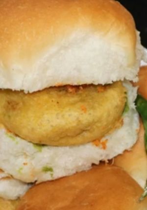 बटाटा वडा (batata vada recipe in marathi) रेसिपी चे मुख्य फोटो