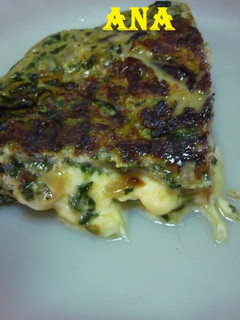 Una foto de Tortilla de acelga rellena con queso