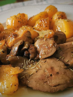 Una foto de Guiso de Conejo con Chalotas y Patatas
