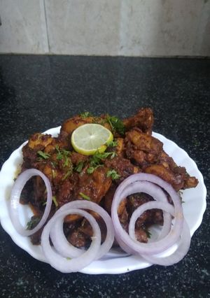 A picture of Tava Chicken.