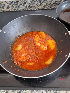 Una foto de Lomo con patatas guisadas y verduritas