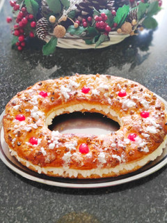 Una foto de Roscón de Reyes de hojaldre fácil