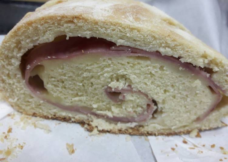 Pão caseiro recheado