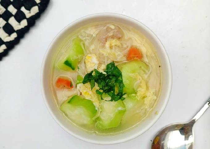 Bagaimana Membuat Sup Misoa Oyong yang Enak
