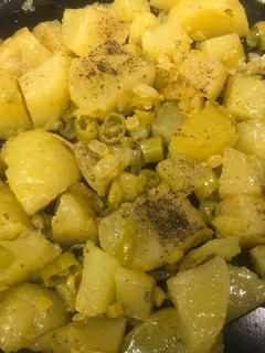 Una foto de Papas con chile güero