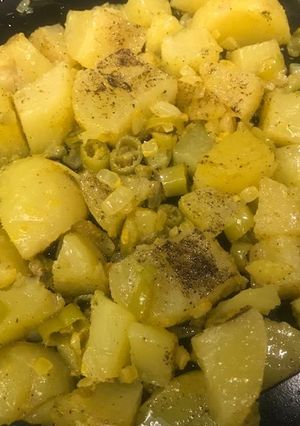 Una foto de Papas con chile güero