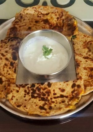 A picture of Aloo methi stuffed paratha.