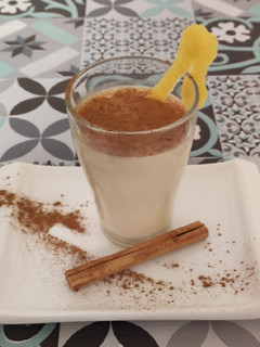Una foto de Leche con canela y limón
