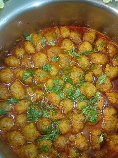 A picture of Instant Moong daal Badi sabji/ split green moong daal Badi sabji 😋.
