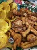 Chicharrón de langostinos y pota con patacones...🍤🍤