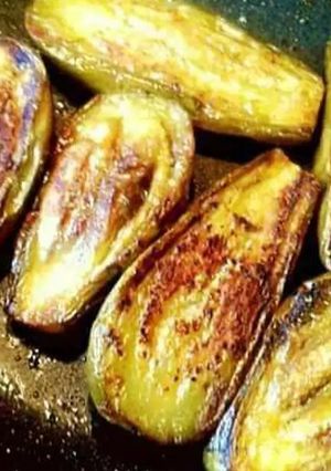 बैंगन भाजा (Baingan bhaja recipe in Hindi) रेसिपी मुख्य फोटो