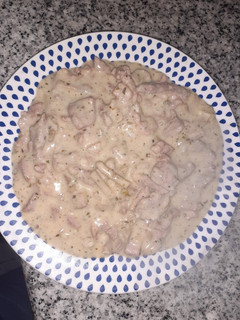 Una foto de Strogonoff de cerdo con jugo de limón