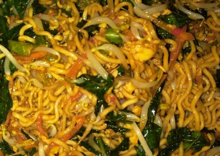 Bagaimana Menyiapkan Mie goreng Becek, Menggugah Selera