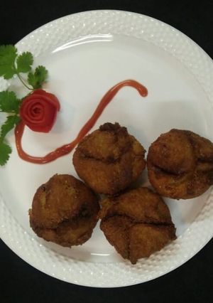 A picture of Potato Paneer Potli.