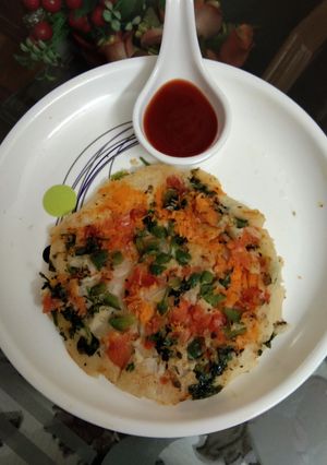 A picture of Mix veg rava uttapam.