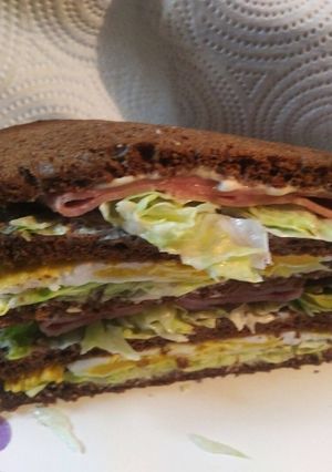 A picture of Ham and Eggs on Rye Pumpernickel Bread.