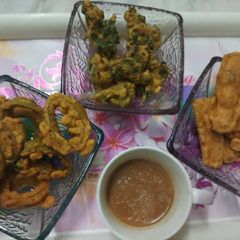 A picture of Lauki ke chilke ka pakore.