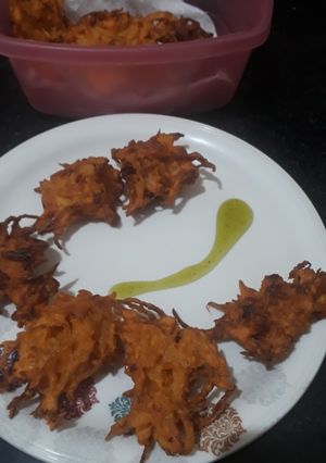 A picture of Schezwan onion pakora.
