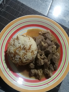 Una foto de Arroz Árabe con carne al jugo