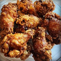 A picture of Taiwanese Crispy Garlic Chicken Wings.