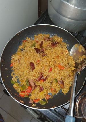 A picture of Stir fry noodles.
