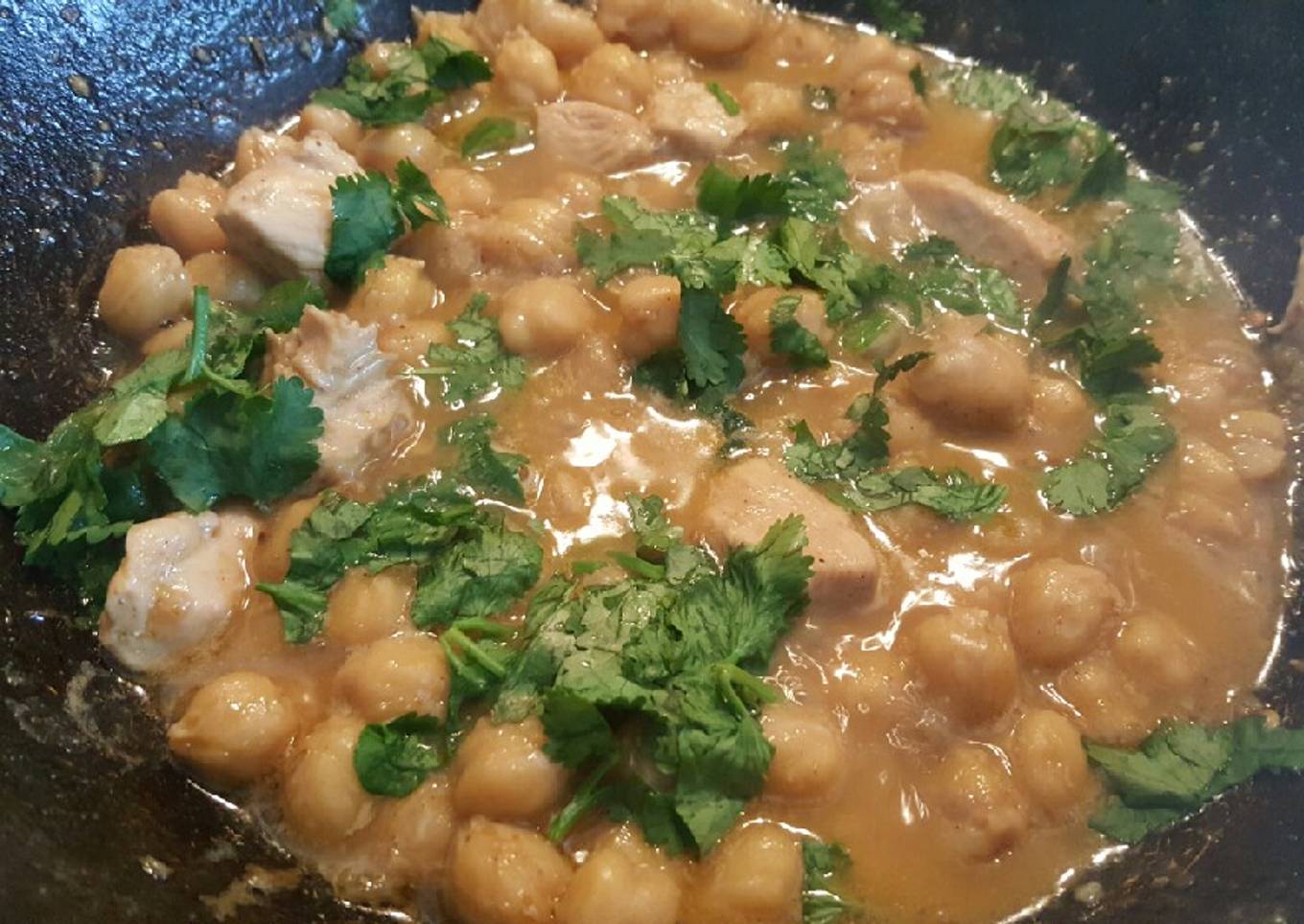 Chicken chickpea curry (Murgh cholay salan)☺🍜