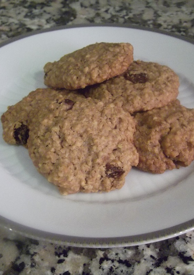 Una foto de Galletas de avena con pasas y nueces