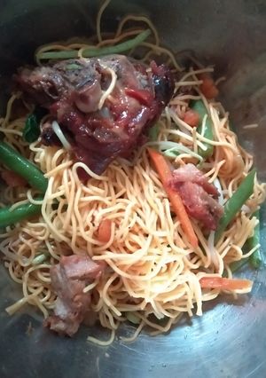 Hình của món Mì xào vịt quay.