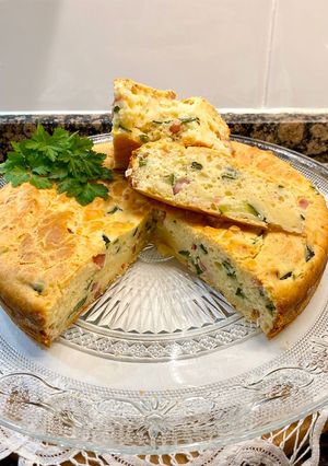 Foto principal de Pastel salado con queso ricotta, calabacín y bacon