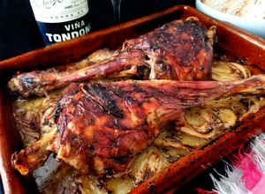 Una foto de Pierna de cordero lechal al horno