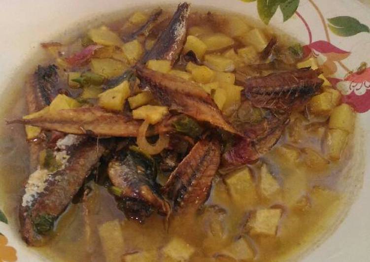 urutan Membuat Ikan asin rebus kentang cabe iris lezaaat yang Sempurna