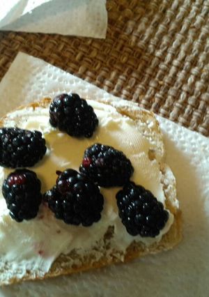A picture of Cream cheese and Blackberries.