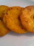 Arepitas fritas de chicharrón Venezolanas