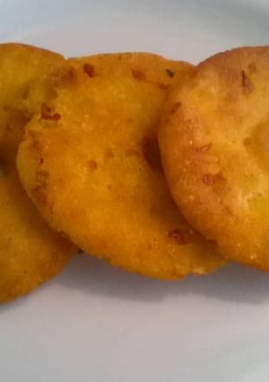 Una foto de Arepitas fritas de chicharrón Venezolanas