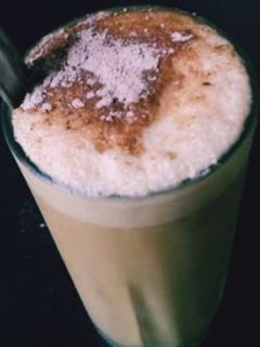 कोल्ड कॉफी (cold coffee recipe in Hindi) रेसिपी मुख्य फोटो