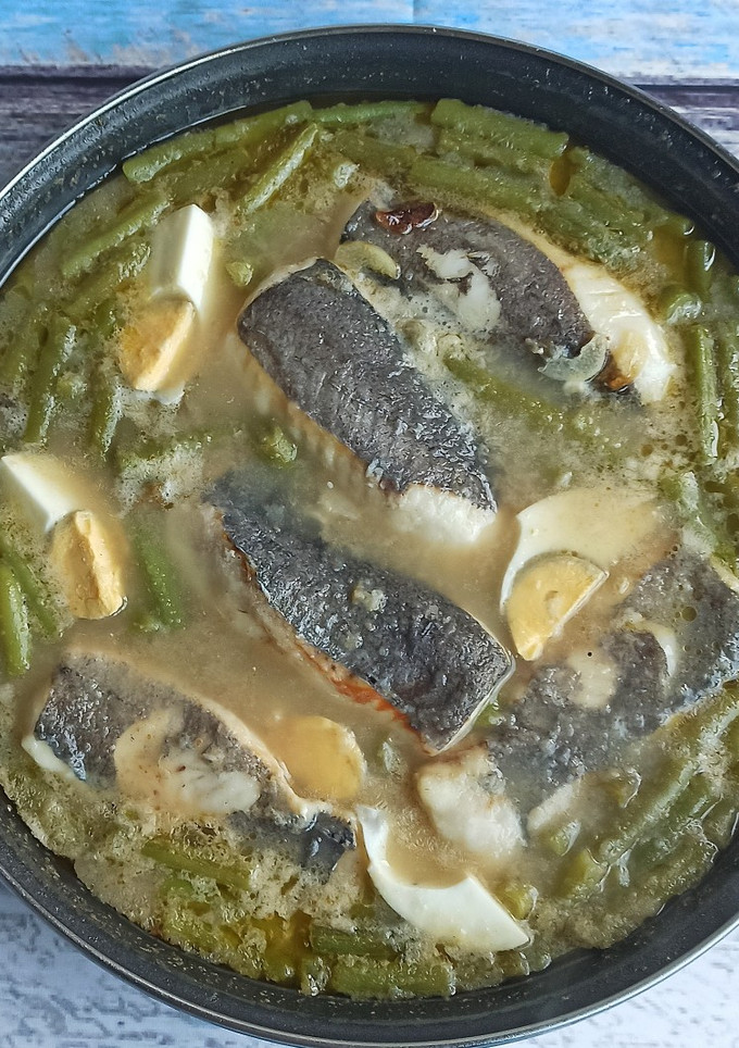 Una foto de Colas de merluza con vainas