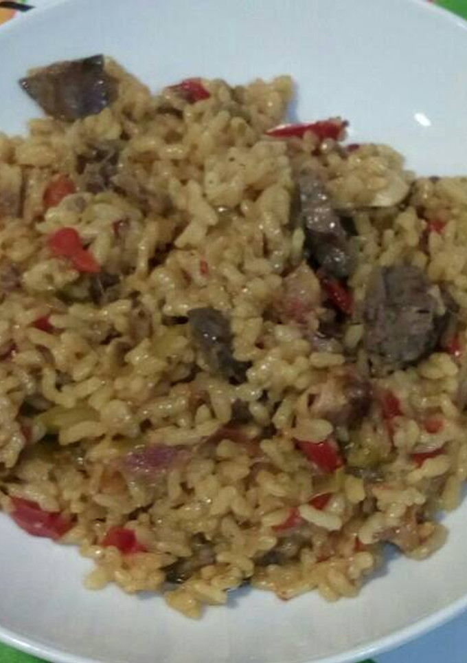 Una foto de Arroz pilaf con hígado, corazón de pollo y verduras
