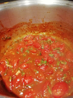 Una foto de Salsa de tomates cherry reventados