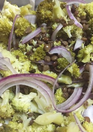 Una foto de Ensalada de brócoli y lentejas