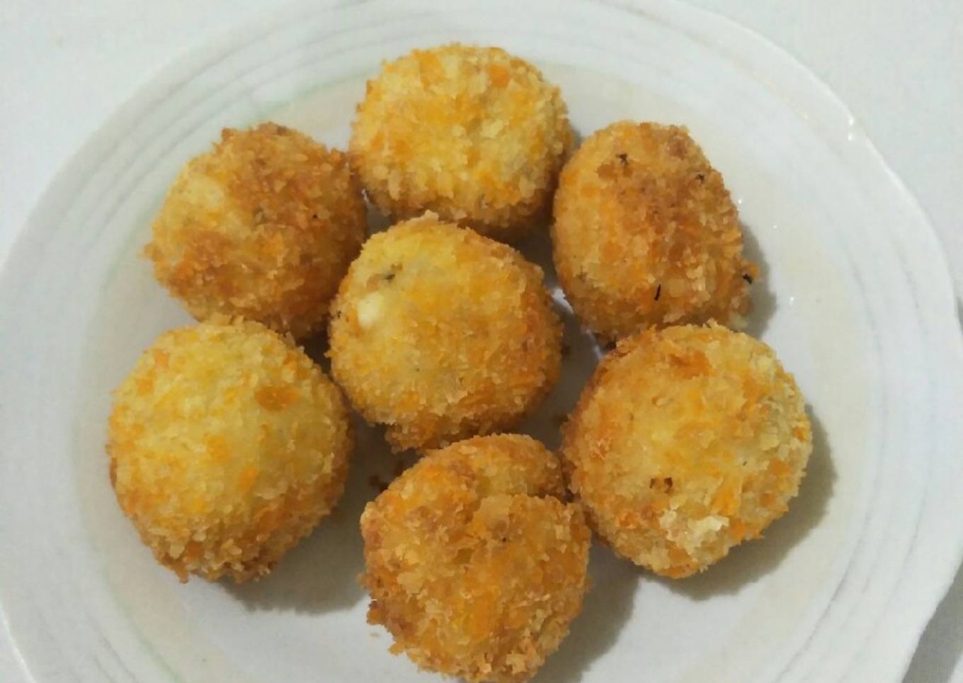 Pom Fries isi sosis dan keju
