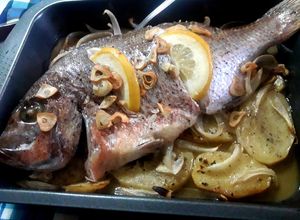 Foto principal de Pargo al horno con patatas panaderas
