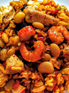 Una foto de PAELLA🥘De Ayer, con Zaragoza Blanca y Zurimi...!🦀