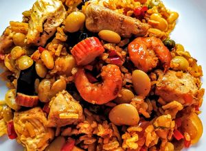 Una foto de PAELLA🥘De Ayer, con Zaragoza Blanca y Zurimi...!🦀