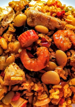Una foto de PAELLA🥘De Ayer, con Zaragoza Blanca y Zurimi...!🦀