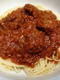 Espaguetis con Abóndigas de Carnes de Res en Salsa de Tomate a lo Panameño