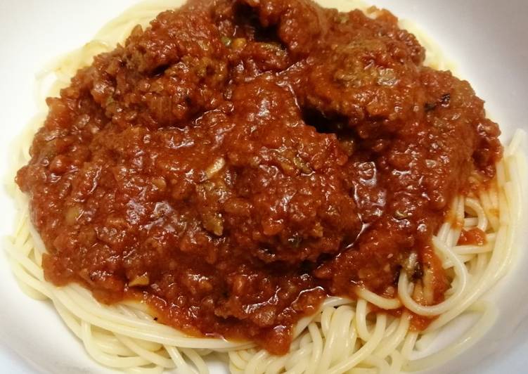 Espaguetis con Abóndigas de Carnes de Res en Salsa de Tomate a lo Panameño